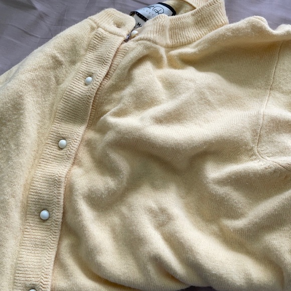 Vintage Carroll Reed Light Yellow Cardigan, Size M - Picture 10 of 12